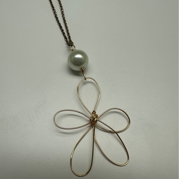 Gold Flower Pendant Necklace with Pearl – Elegant & Unique - Picture 1 of 2